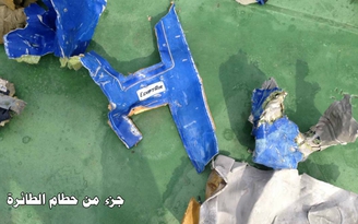 Ai Cập tìm thấy hộp đen, công bố ảnh mảnh vỡ máy bay EgyptAir