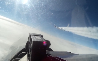 Tiêm kích Su-27 Nga ngăn chặn máy bay Mỹ tại Baltic
