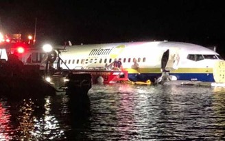 Máy bay Boeing 737 lao xuống sông, 142 người vô sự