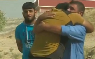 Cư dân thị trấn Iraq ăn mừng thoát khỏi IS