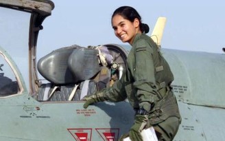 Ấn Độ có nữ phi công chiến đấu cơ đầu tiên