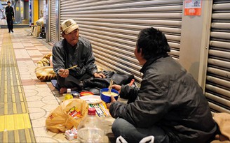 Nhật bắt bố già yakuza ‘ăn chặn’ người vô gia cư