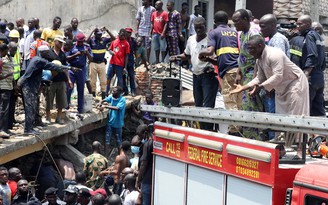 Sập tòa nhà lớn ở Nigeria, hơn 100 học sinh bị mắc kẹt