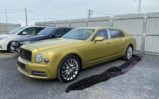 Bentley Mulsanne EWB màu vàng lạ mắt cập bến Việt Nam