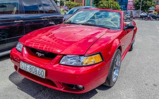 Ford Mustang mui trần gần 20 năm tuổi, rao giá hơn 1 tỉ đồng tại Việt Nam
