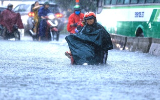 Cảnh báo ngập do triều cường và mưa lớn ở TP.HCM