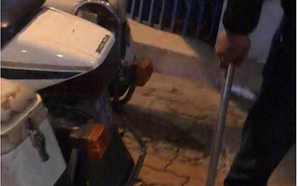 Người vi phạm giao thông lại bị 'người lạ' đánh