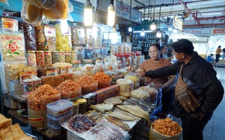 Hàng Việt thống lĩnh chợ tết