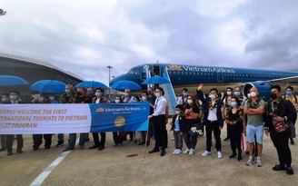 Đoàn khách quốc tế đầu tiên đến Quảng Nam sau 2 năm ‘đóng băng’ vì dịch Covid-19