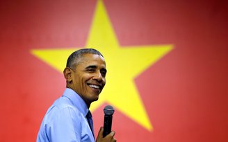 Tổng thống Obama bắt tay tạm biệt bạn trẻ trước khi rời Việt Nam