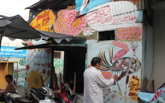 Họa sĩ già “thay áo mới” miễn phí cho các con hẻm ở Sài Gòn