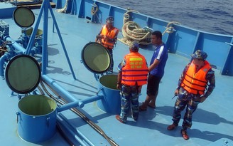 Cảnh sát biển bắt 600.000 lít dầu không rõ nguồn gốc trên biển Tây Nam