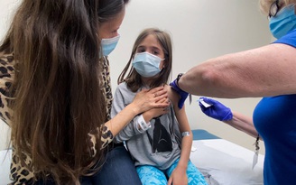 Mỹ đẩy mạnh chích vắc xin Covid-19 cho trẻ em, WHO kêu gọi nên chuyển cho nước nghèo
