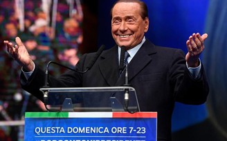 Berlusconi, nhà tỉ phú nổi tiếng với AC Milan và tiệc thác loạn, ra tranh cử tổng thống Ý
