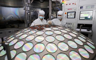 Mỹ tính chuyện 'dìm' ngành sản xuất chip nhớ của Trung Quốc