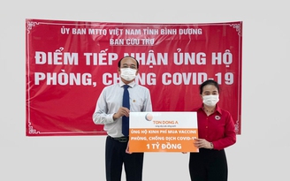 Cùng cả nước phòng chống Covid-19, Tôn Đông Á trao 1 tỉ đồng để mua vắc xin Cùng cả nước phòng chống Covid-19, Tôn Đông Á trao 1 tỉ đồng để mua vắc xin