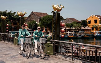 Bộ đôi VUNGOC&SON đạp xe ở Hội An tìm cảm hứng sáng tạo
