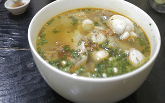 Lạ miệng với món bánh canh càng cúm