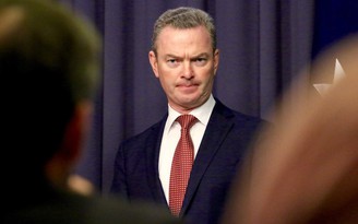 Tin tặc cướp tài khoản Twitter của bộ trưởng Úc, đăng link video khiêu dâm