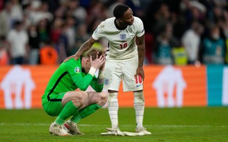 Roy Keane: ‘Các ngôi sao tuyển Anh thiếu dũng cảm khi để Bukayo Saka đá 11 m’