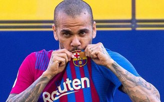 Barcelona có thực chỉ trả cho Dani Alves 1 euro?