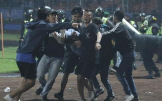Vì sao thảm kịch kinh hoàng của bóng đá Indonesia xảy ra?