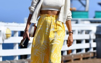 Siêu mẫu Alessandra Ambrosio mặc quần ống loe duyên dáng không thể tả Siêu mẫu Alessandra Ambrosio mặc quần ống loe duyên dáng không thể tả