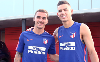 Bộ đôi tuyển thủ Pháp vui vẻ trên sân tập Atletico Madrid