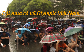 Sinh viên ĐHQG TP.HCM đội mưa cổ vũ đội tuyển Olympic Việt Nam