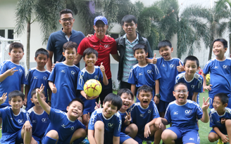 Lê Công Vinh đặt mục tiêu chuyên nghiệp hóa bóng đá học đường