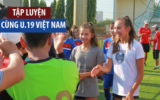 Cầu thủ Việt kiều ghi bàn trong buổi tập với U.19 Việt Nam