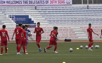 SEA Games: "Đội hình dự bị" được HLV Park cho tập dưới nắng sáng rất gắt