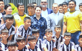 Chủ tịch Quốc hội Nguyễn Thị Kim Ngân thăm học viện Juventus Việt Nam