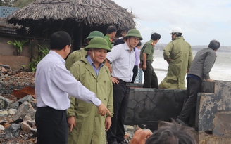 Sóng đánh chìm 33 tàu, thuyền ở Bình Thuận