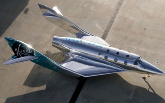 Ngắm mẫu phi thuyền mới sẽ đưa tỉ phú Richard Branson vào cuộc đua lên vũ trụ