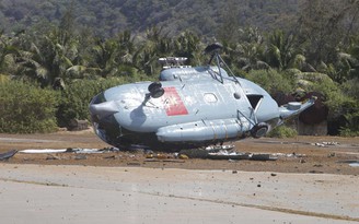 Trực thăng bay ra Phú Quý đón ba người bị thương vào đất liền