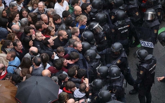 Catalonia ký tuyên bố độc lập