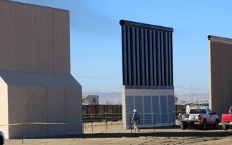 Mỹ thử nghiệm xây tường biên giới