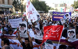 Hàng ngàn người tuần hành ủng hộ chính phủ Iran