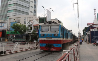 Đường sắt Sài Gòn mòn mỏi chờ nhà ga: Rót tỉ USD để giảm tải đường bộ