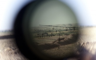 Đặc nhiệm SAS bắn 1 viên đạn diệt 2 lính IS
