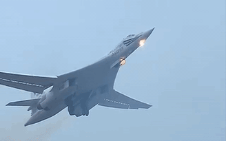Oanh tạc cơ Tu-160 tân trang của Nga sẽ bay tới tầng bình lưu
