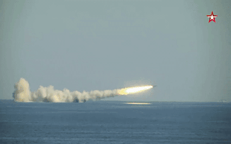 Xem tên lửa bờ biển, tàu chiến Nga cùng diệt mục tiêu trên Biển Đen
