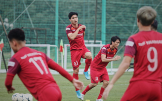 Công Phượng vui vẻ bên Tuấn Anh trong buổi tập đầu tiên cùng đội tuyển Việt Nam