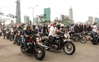 ‘Quý ông, quý bà’ cưỡi mô tô diễu hành quanh Sài Gòn
