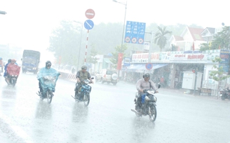 Sài Gòn nhiều nơi lần lượt đón 'mưa vàng' giải nhiệt Sài Gòn nhiều nơi lần lượt đón 'mưa vàng' giải nhiệt