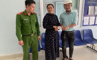 Đà Nẵng: Nam công nhân nhặt được ví tiền, nhờ công an kết nối người đánh rơi