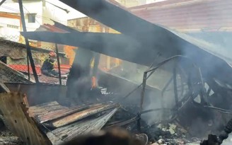 TP.HCM: Đang hàn thì phát nổ, căn nhà ở Q.Bình Thạnh cháy dữ dội