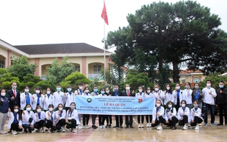 Hai đoàn tình nguyện Trường CĐ Y tế Lâm Đồng đến Bình Dương phòng chống dịch Covid-19