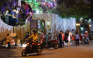 Người hâm mộ đổ xô đến nhà Đàm Vĩnh Hưng chụp hình dịp Giáng sinh